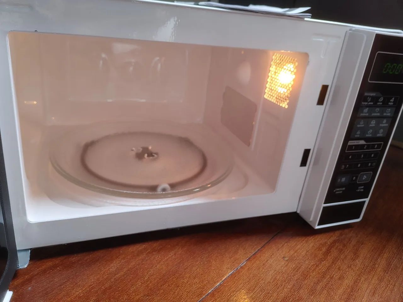 Microondas midea 20 L novo - Foto 2