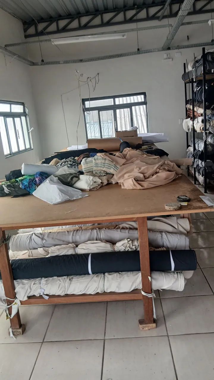 Mesa de corte de roupa