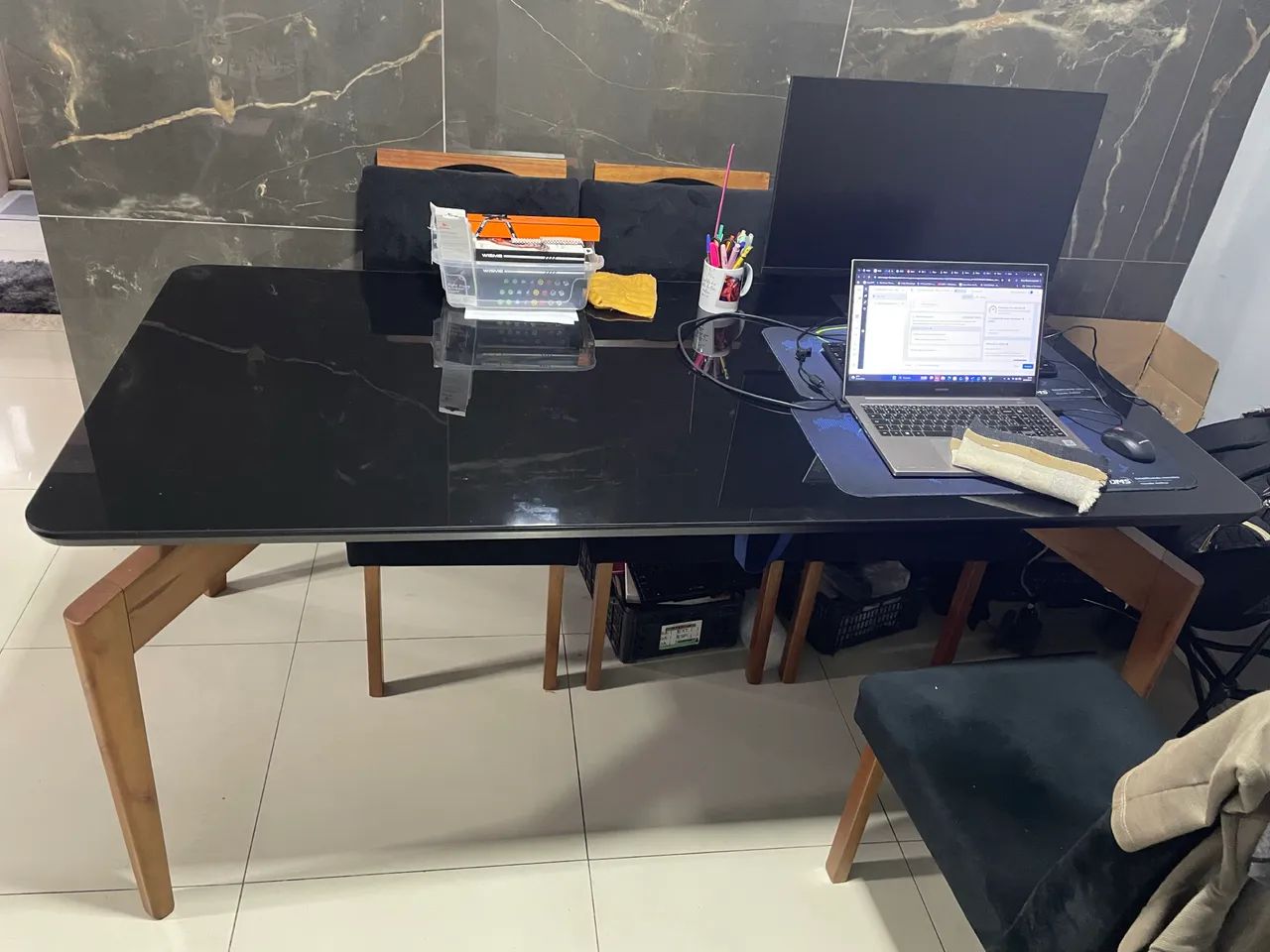 Mesa + 6 cadeiras - tampo de vidro e pés Madeira maciça - Foto 3