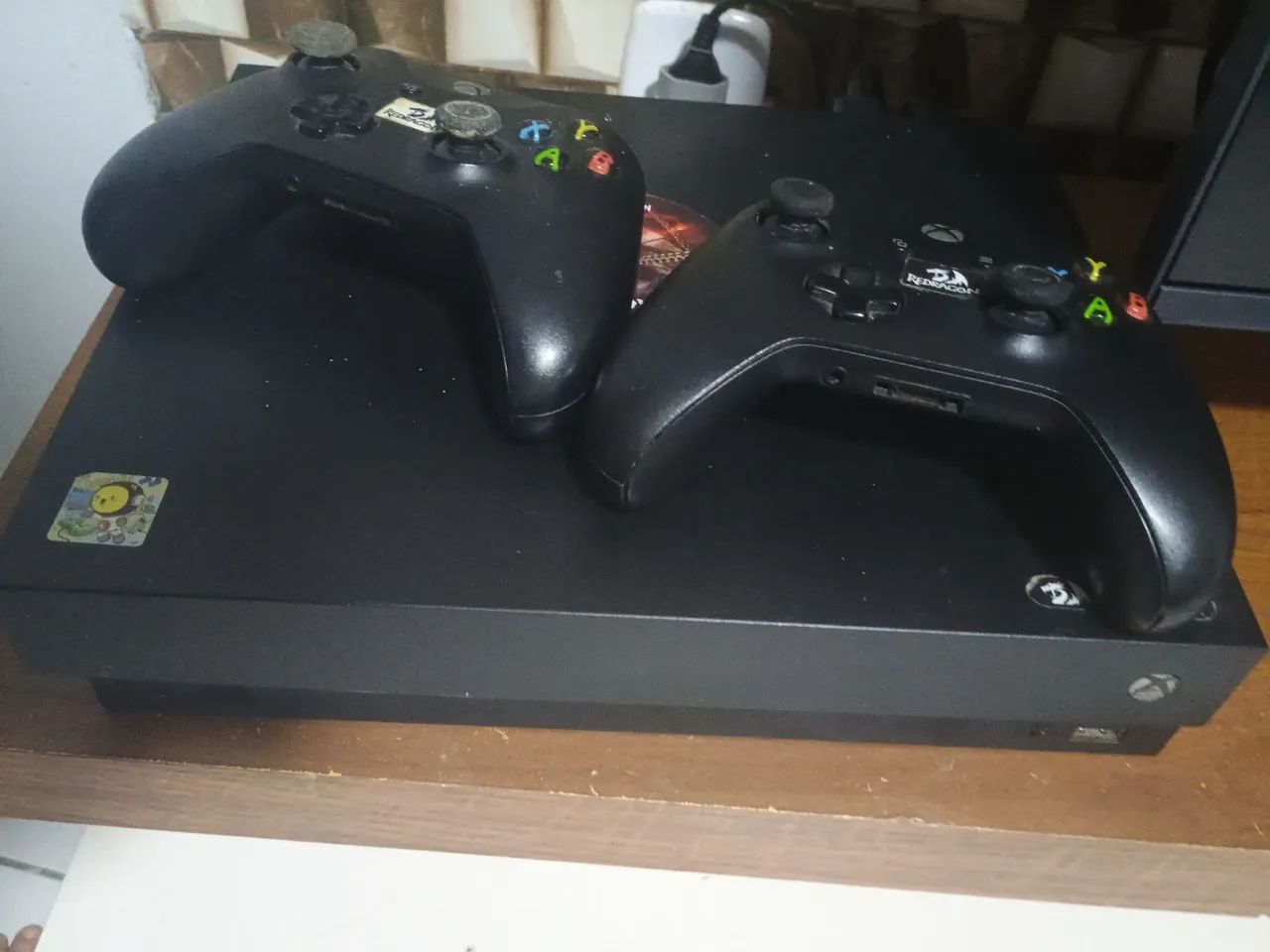 Xbox one X + 2 controles com defeito