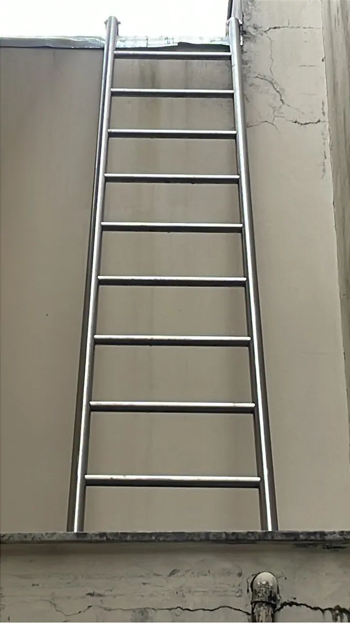 Escada em inox com trilho