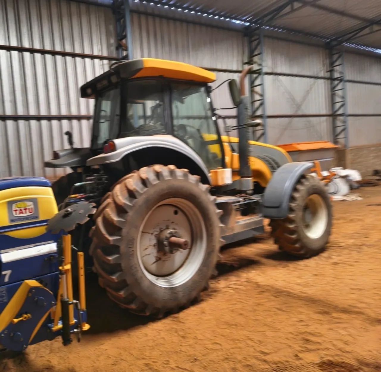Trator Valtra BT210 ano 2012, 4x4, com 6.700 horas, ar condicionado, em SP - Foto 3