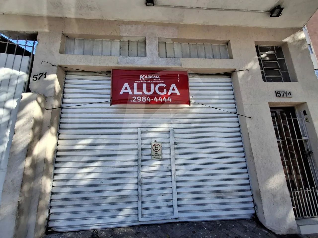 Salão comercial com 2 banheiros