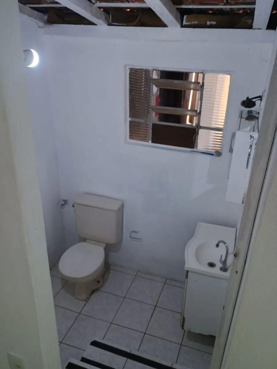 Aluga-se cômodo com banheiro em ambiente tranquilos.<br> - Foto 4