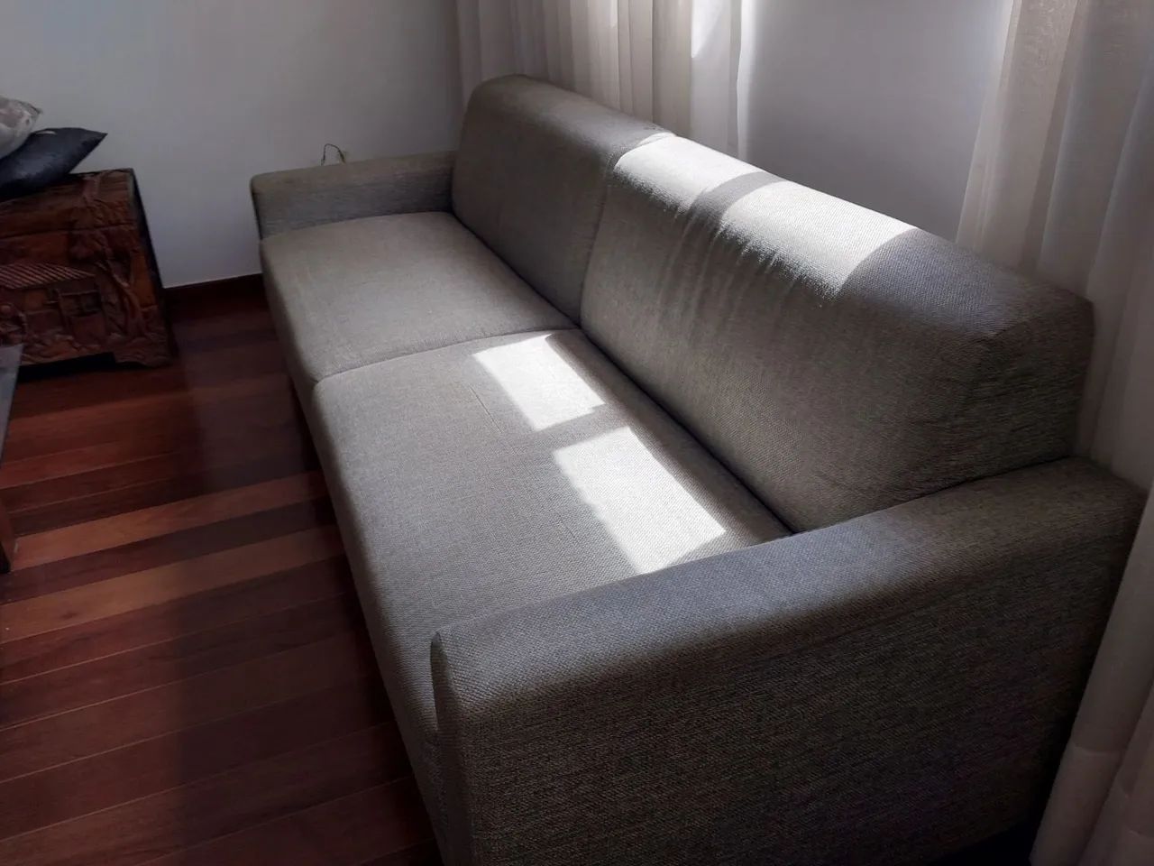 sofá de 5 lugares ,cor cinza,tecido linho