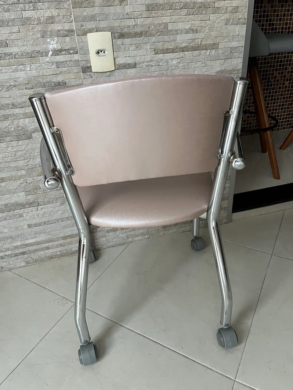 Cadeira com rodinha para bancada  - Foto 2