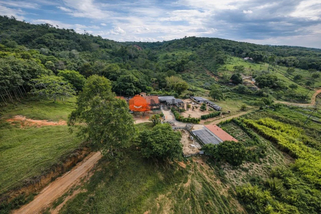 Fazenda à venda em Jaboticatubas/MG com 13,1 hectares, casa colonial completa e infraestru