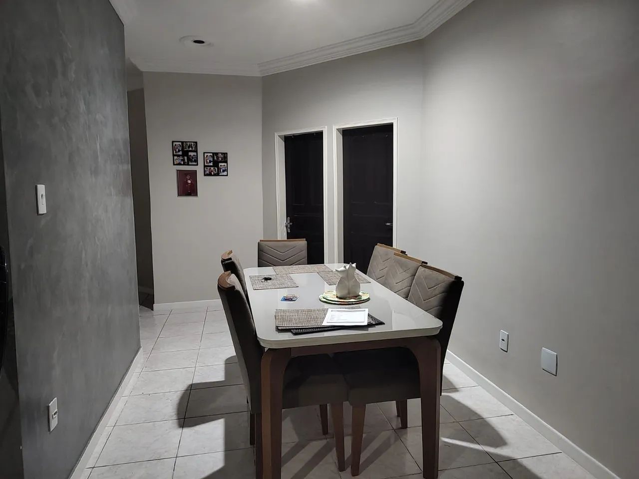 Mesa 6 lugares com cadeiras