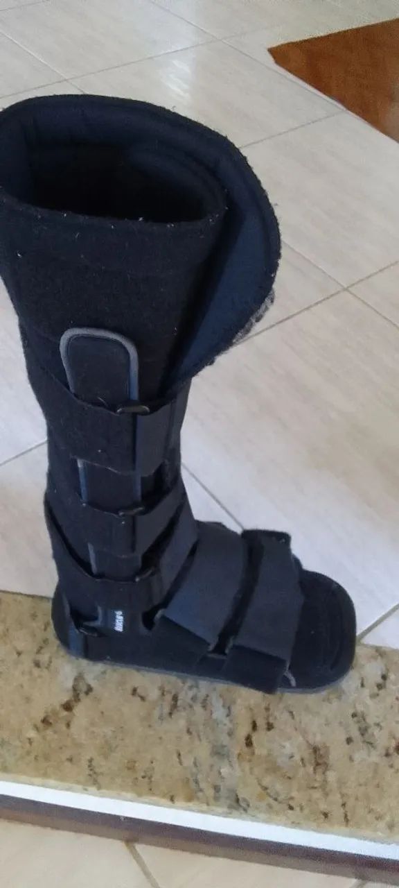 Vendo bota M 41ortopedica .