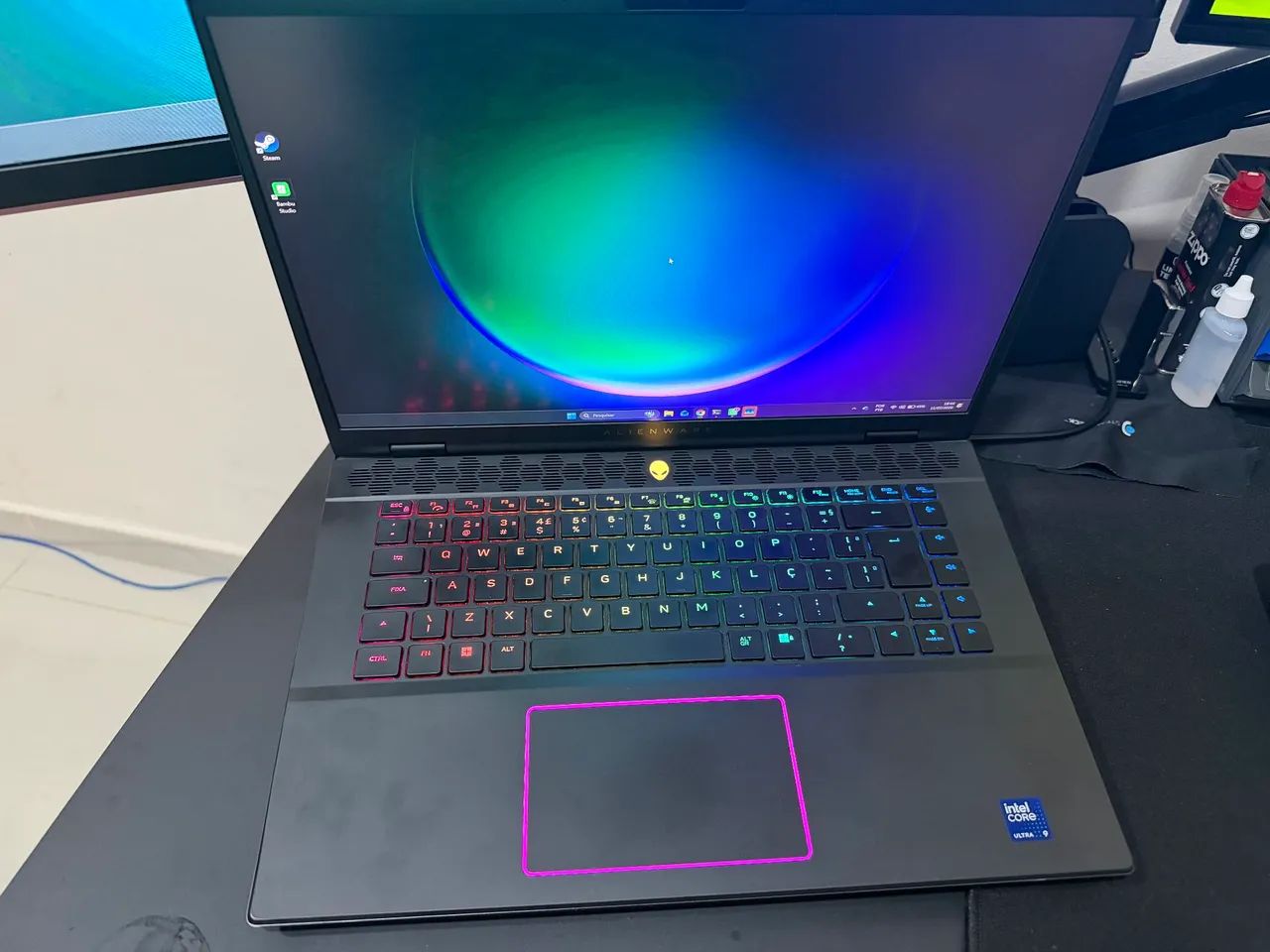 Alienware m16r2 ultra9 rtx 4070 32gb ram 1tb