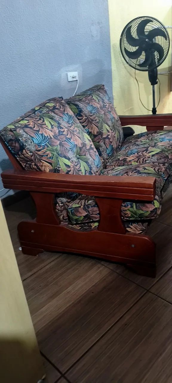 Vendo sofá de madeira maciça  - Foto 2