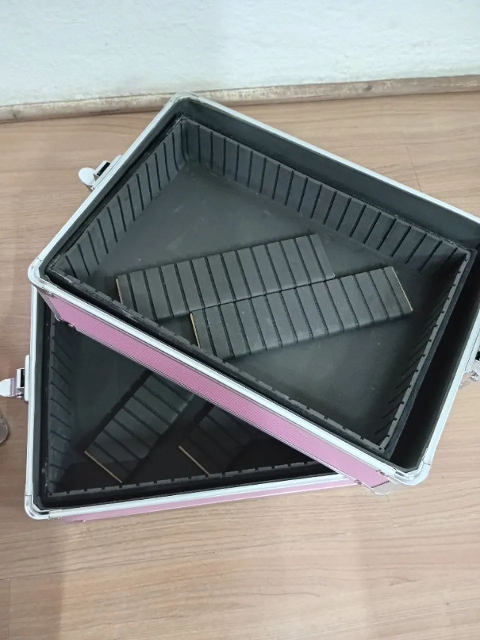 Mala de Maquiagem Alumínio Rosa - Foto 5