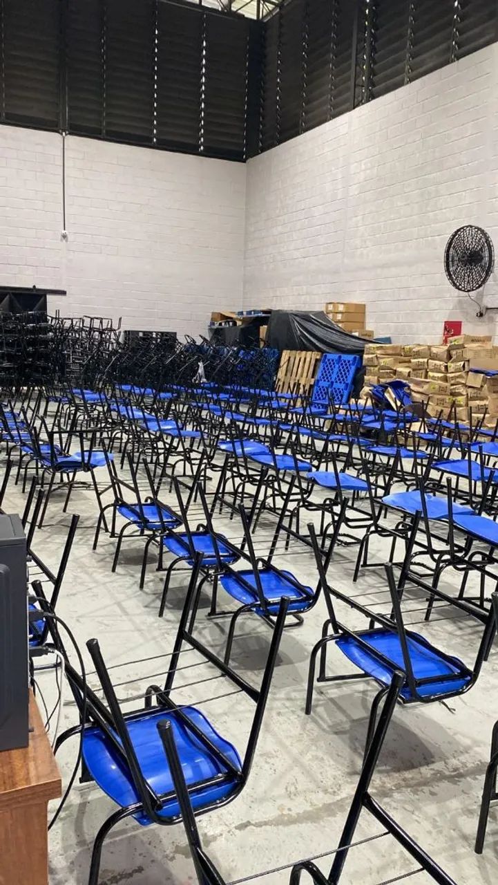 Cadeiras escolar de plástico azul - Foto 4