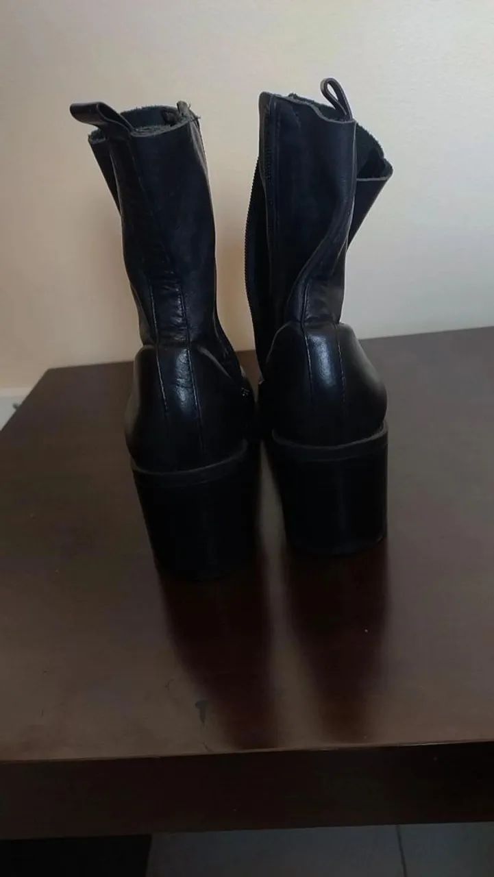 Bota Arezzo de Couro N° 35 - Foto 3