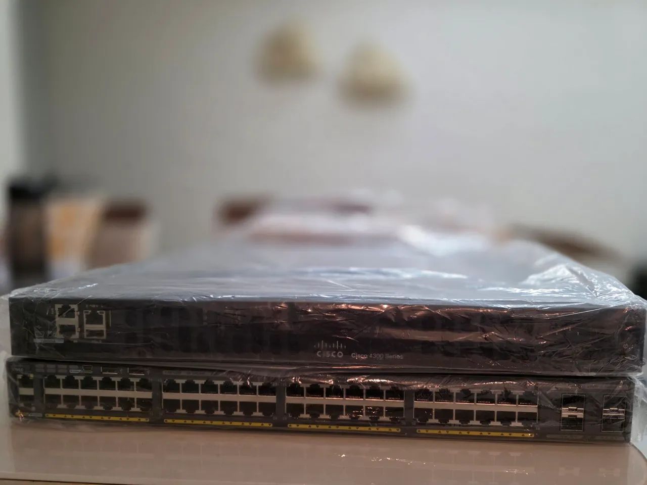 Roteador Cisco 4300 Series e Swtch Cisco Catalyst 2960-x Série