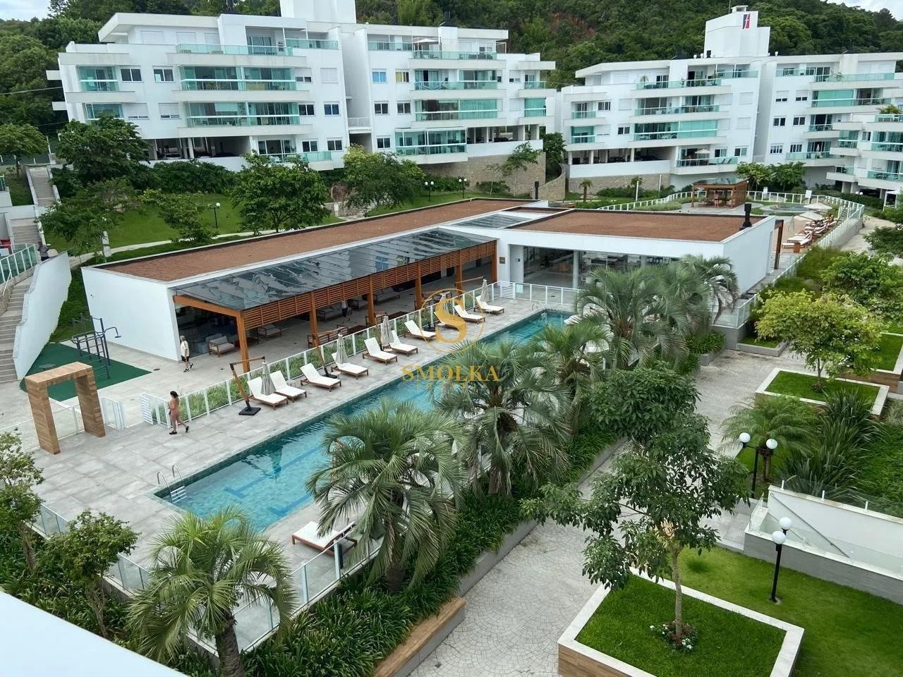 Cobertura em Jurerê - 3 Suítes, Jacuzzi e Lazer Completo