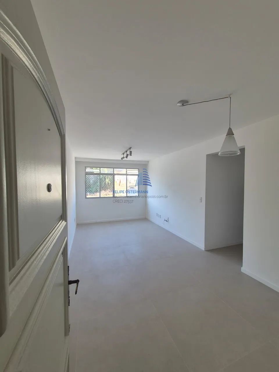 Apartamento 3 dormitórios, reformado no bairro Estreito, Florianópolis/SC - Foto 3