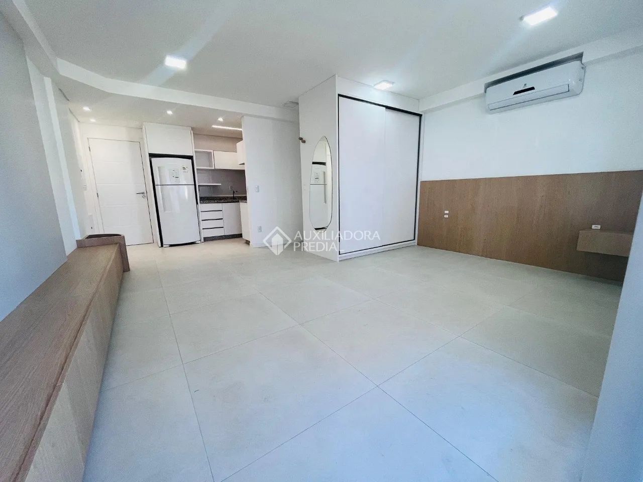 Studio Mobiliado com sacada e vaga no Estreito/Florianopolis - Foto 2