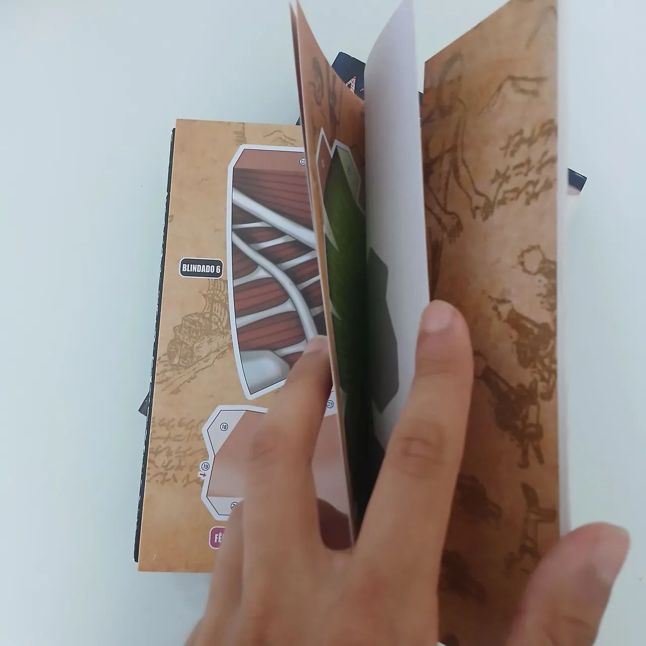 Attack on titan/Ataque dos Titãs 1, 2 e Answers  - Foto 4