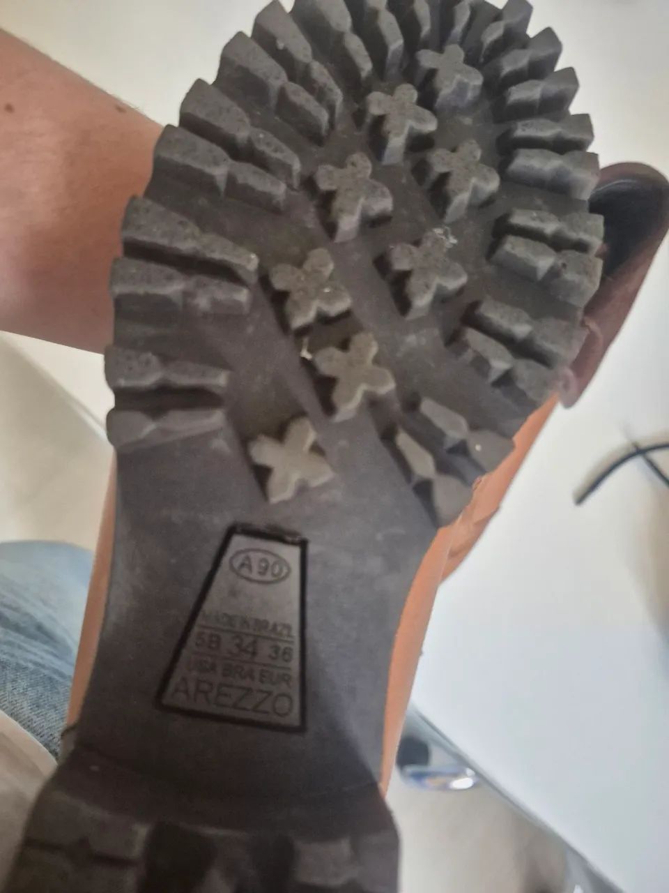 Bota arezzo em couro marrom - Foto 2