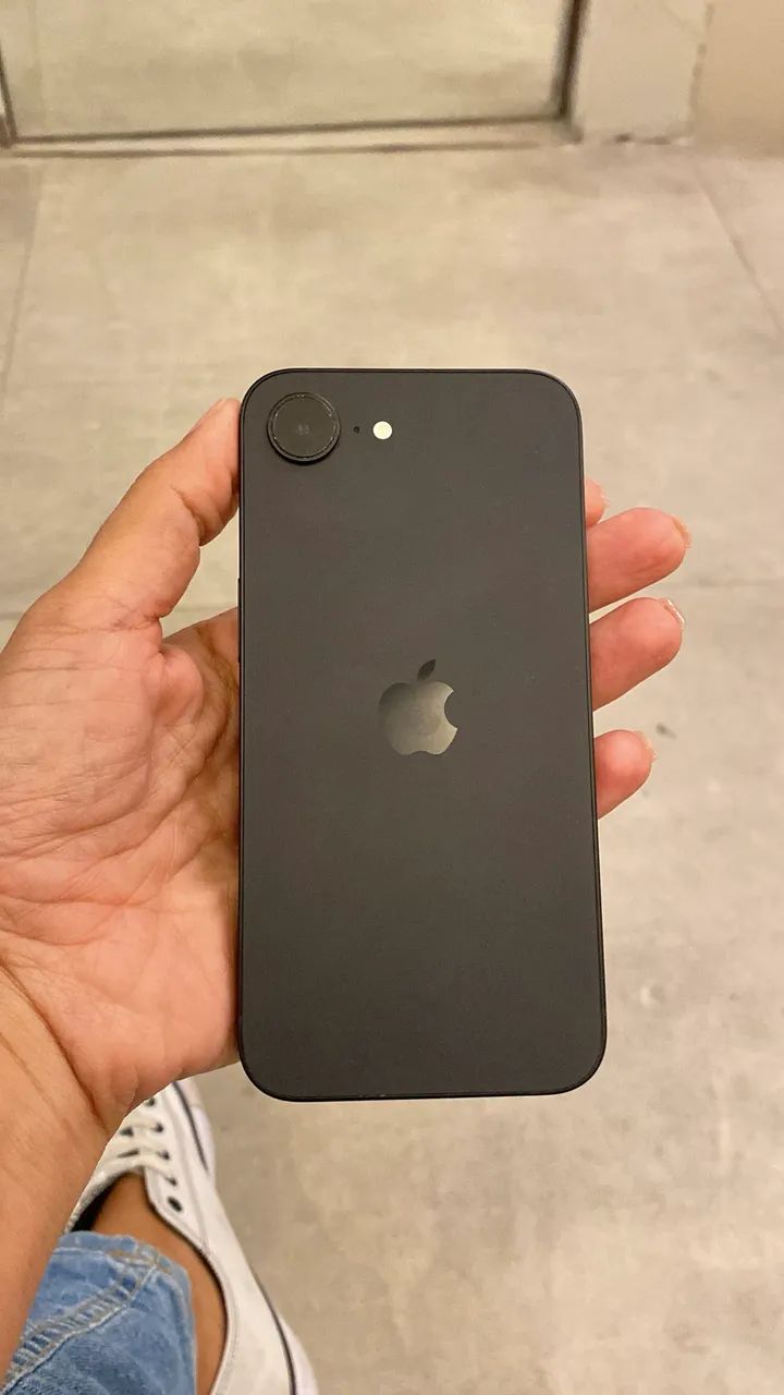 iPhone 16e - 8 meses de uso - Foto 2