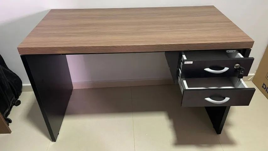 MESA DE ESCRITÓRIO COM 2 GAVETAS - Foto 3