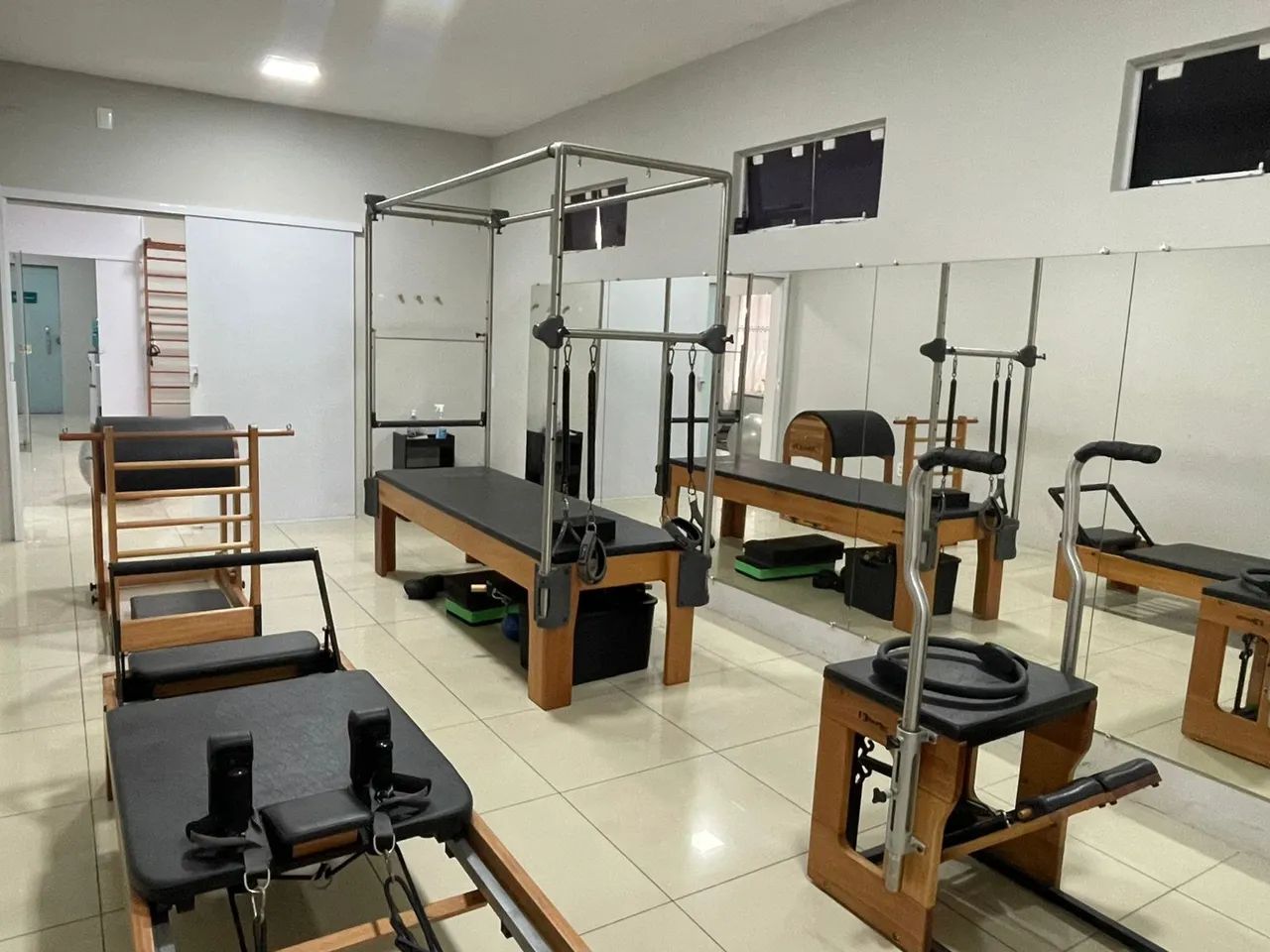 Studio de Pilates completo - Kauffer - 4 aparelhos + Espaldar+ acessórios