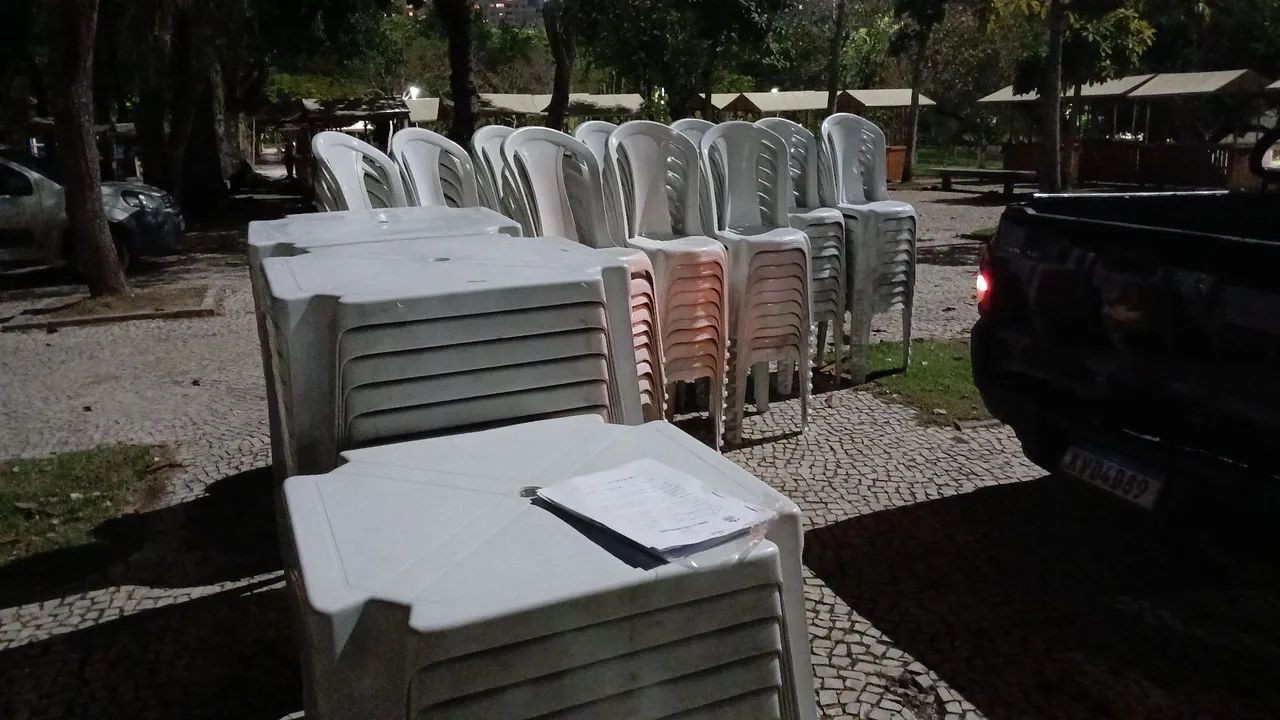 Aluguel  de mesas plásticas  e Bistrô.  - Foto 4