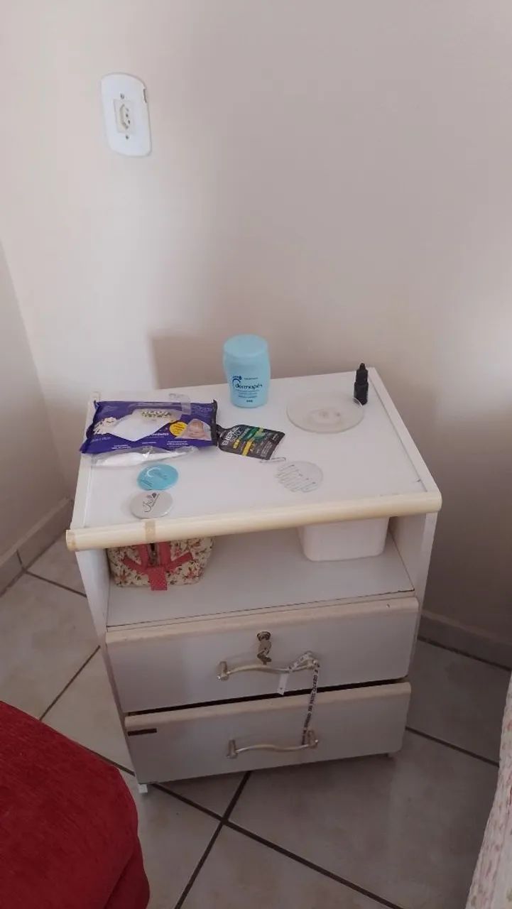 Mesinha de cabeceira 