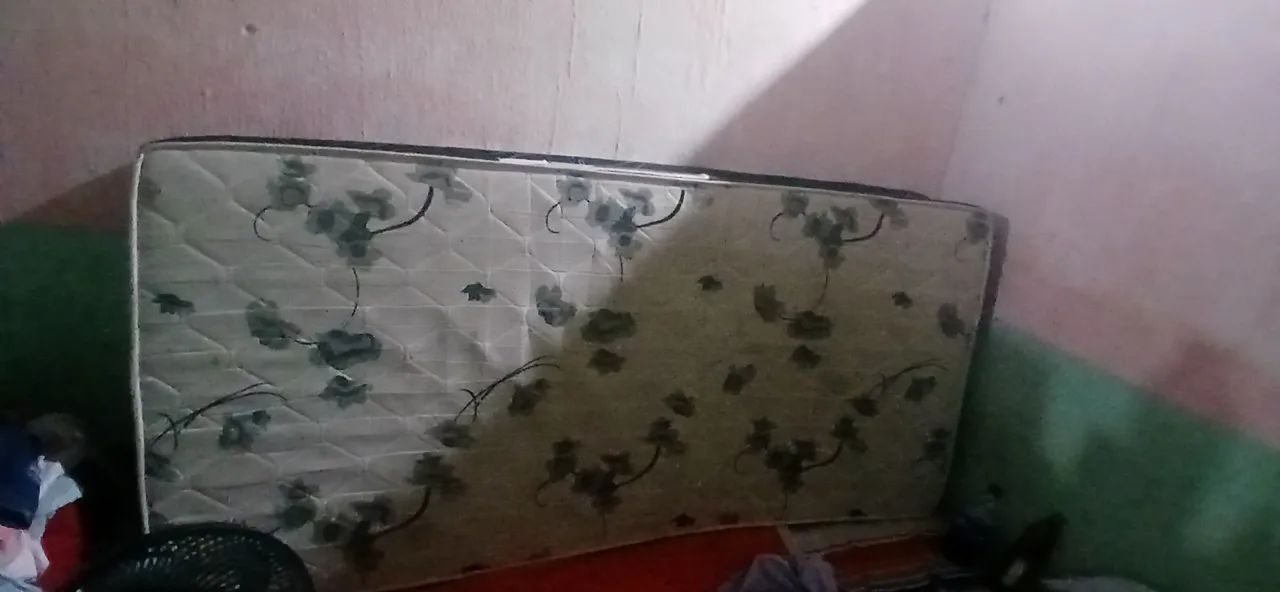 Vendo 2 colchões solterão.