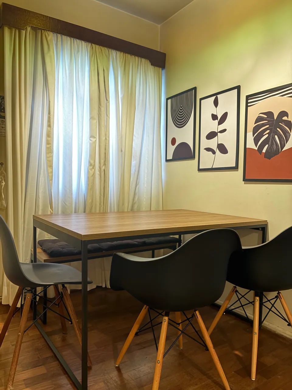 Mesa com cadeiras e banco - Foto 4