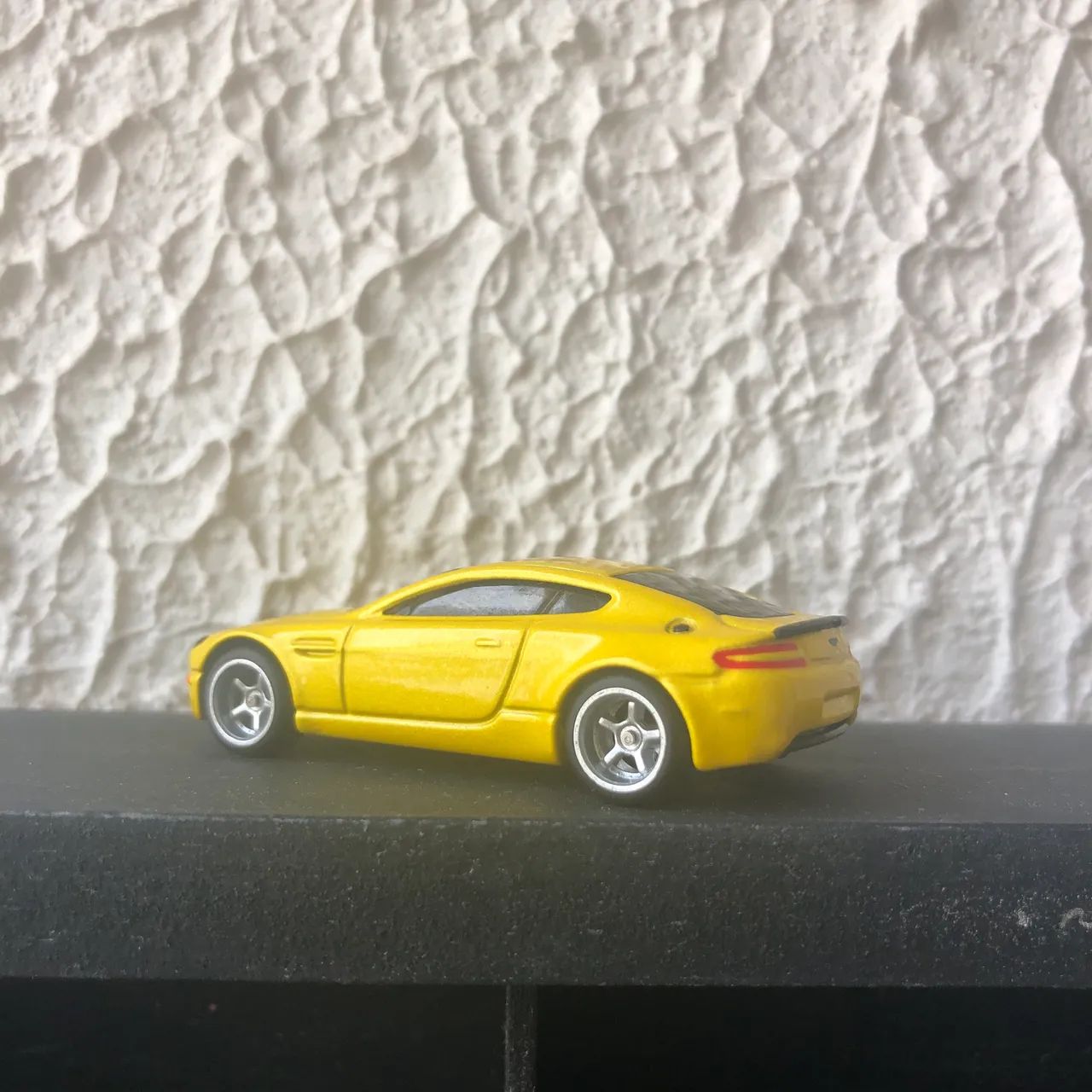 Hot Wheels Aston Martin - Foto 3