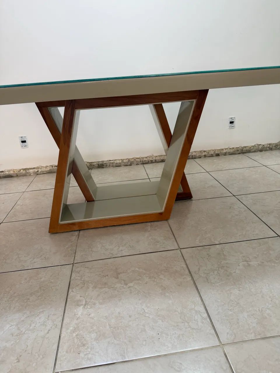 Mesa de madeira com tampo de vidro  - Foto 5