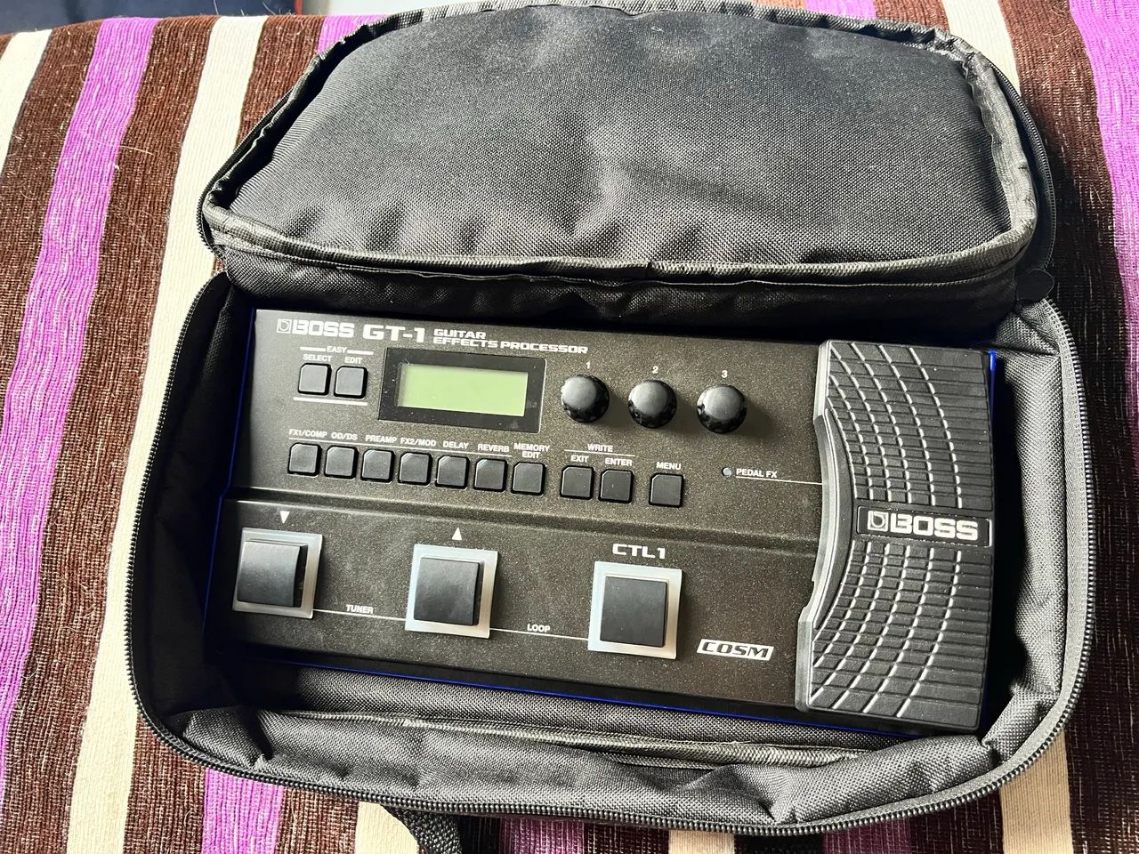 Pedaleira Boss GT1 com case e fonte - Foto 2