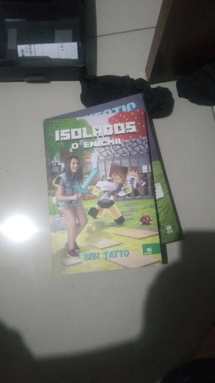 Livro Bibi Tatto Isolados o Enigma - Foto 2