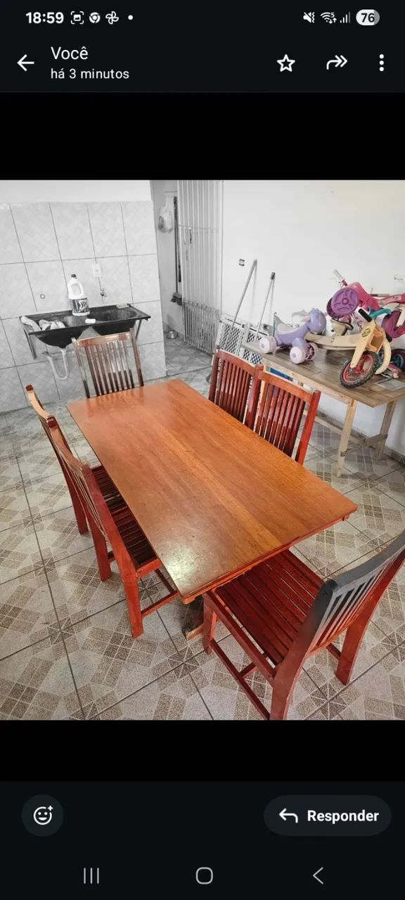 Mesa de madeira maciça com 6 cadeiras  - Foto 3