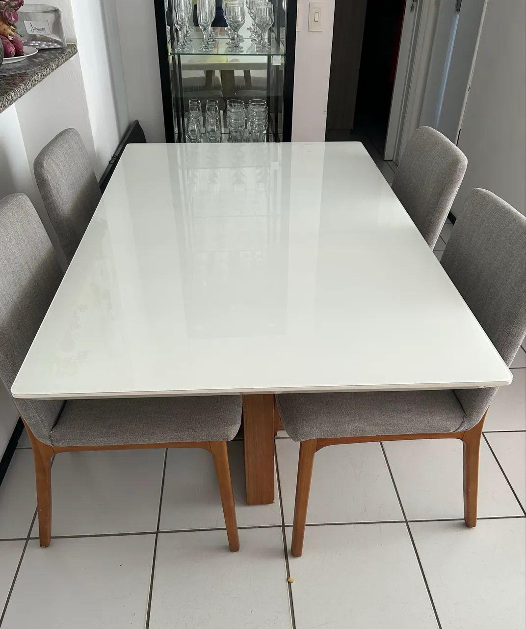 Mesa com 4 cadeiras 