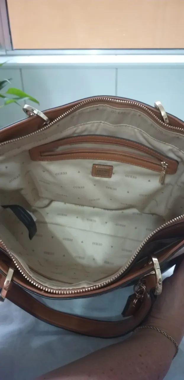 Bolsa da marca Guess  - Foto 4