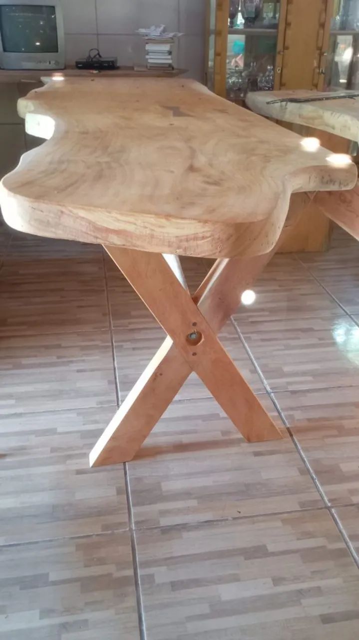 Mesa rústica de jaqueira 