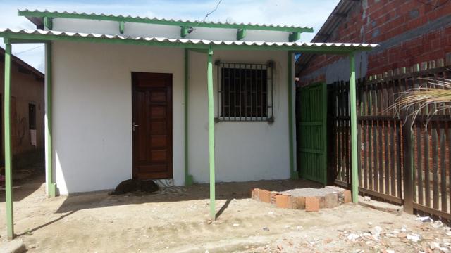 Vendo uma casa na Amadeu Barbosa