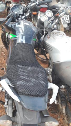 Procuro quem tem moto presa no Detran q queira negócio