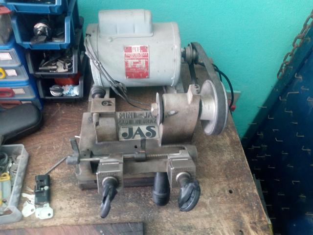Vendo máquina de cópia de chaves