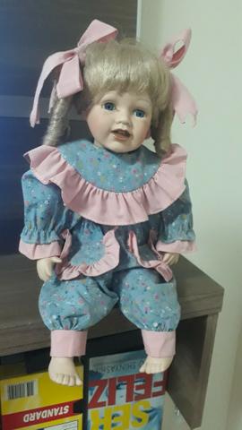 Boneca meu bebe em porcelana para efeito decorativo