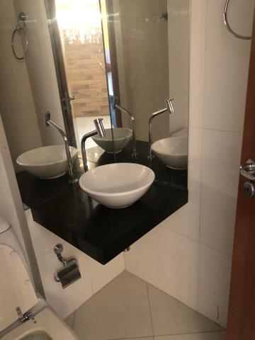 Apartamento com 4 suítes +gabinete + lavabo a 50 metros da praia - Foto 12