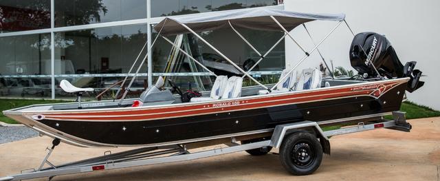 Barco Robalo com Console Brazil Nautica