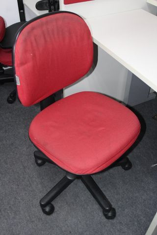 Cadeira de Escritório Eroflex em Tecido/Plástico Vermelho c/ rodinhas