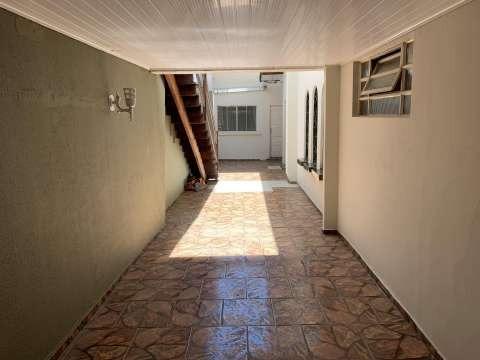 Aluga-se casa direto com o proprietário e com excelente localização!! - Foto 2