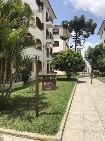Apto central em condomínio fechado