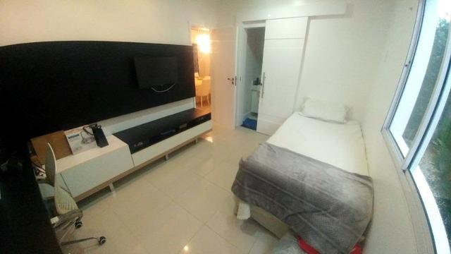 Casa de condominio com 4 suites e segurança 24 horas, bem localizada - Foto 2