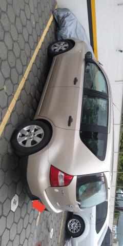 Vendo Livina 1.6 S 2010 - Foto 2